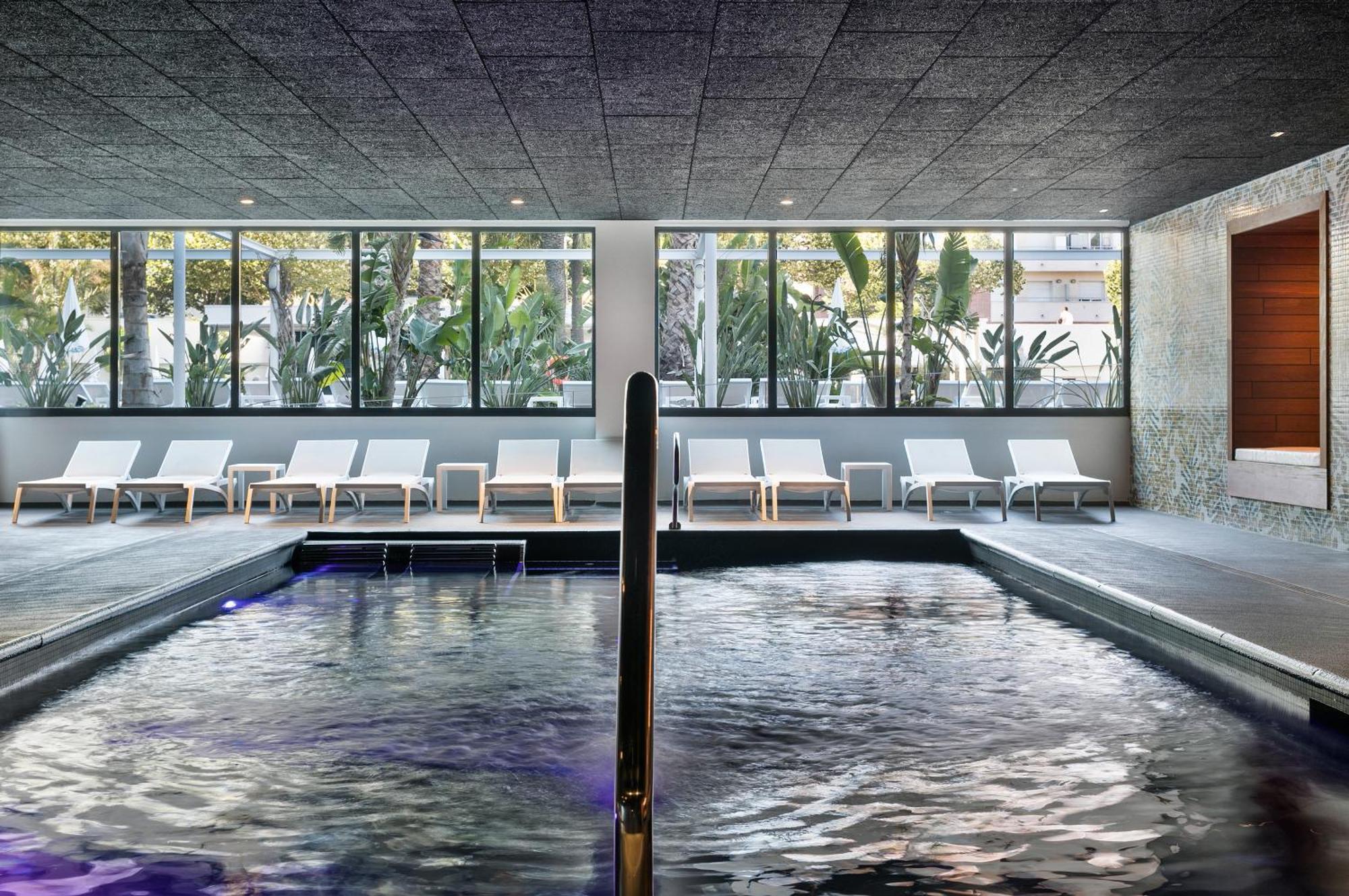 Aqua Hotel Silhouette & Spa - Adults Only Malgrat de Mar Bagian luar foto