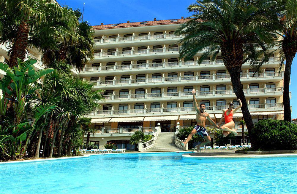 Aqua Hotel Silhouette & Spa - Adults Only Malgrat de Mar Bagian luar foto